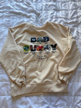 Graphic Crewneck Sweatshirt in Cream